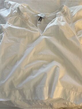 HD in Paris White Split-Neck Tunic Top